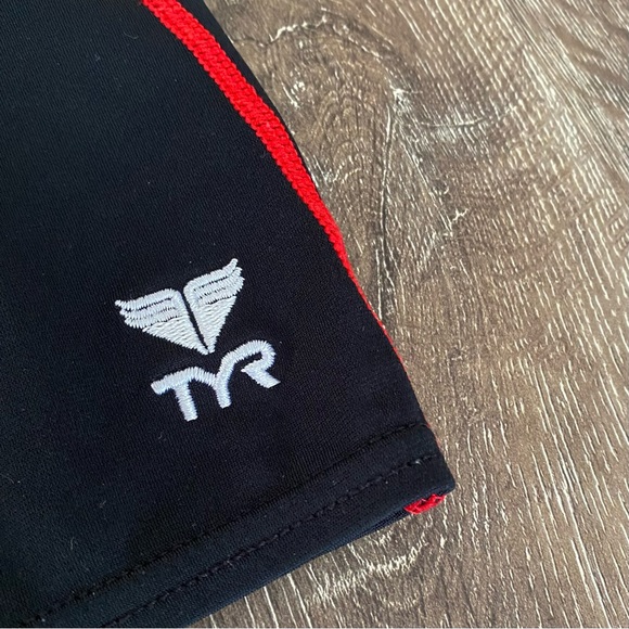 TYR Luxury Black & Red Cycling Shorts - Picture 4 of 11